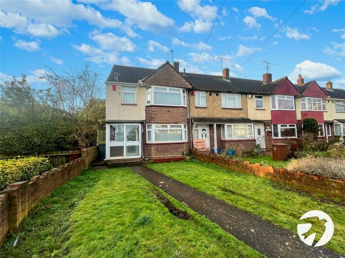 3 Bedroom End Of Terrace House To Rent In Hilltop Road, Rochester, Kent, ME2