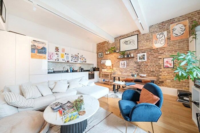 2 Bedroom Flat For Sale In Drapers Road, London, N17