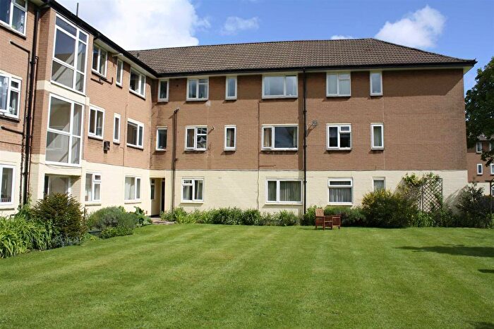 2 Bedroom Flat To Rent In Abbots Court, Sale, M33