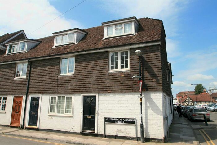 3 Bedroom Town House To Rent In Salisbury - St Edmunds Church Street, SP1