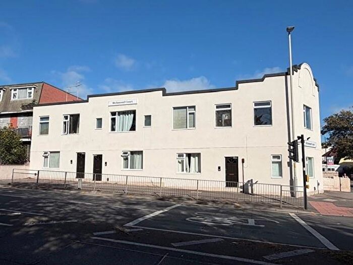 2 Bedroom Flat For Sale In Richmond Court, Bournemouth Road, Poole, BH14