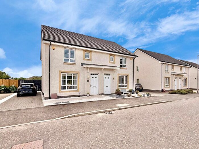 3 Bedroom Semi-Detached House For Sale In Tom Mccabe Gardens, Hamilton, ML3