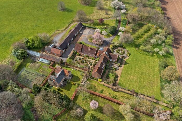 5 Bedroom Equestrian Facility To Rent In Beech Lane, Woodcote, Reading, RG8
