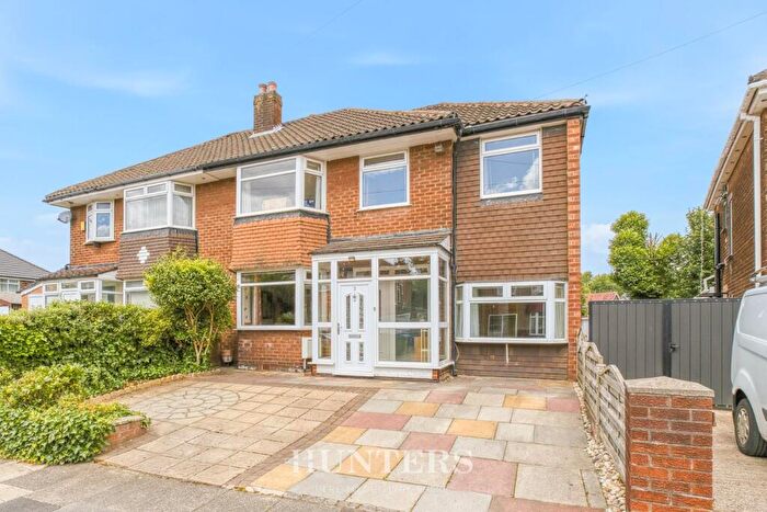 4 Bedroom Semi Detached House For Sale In Malvern Road, Alkrington, Middleton, M24