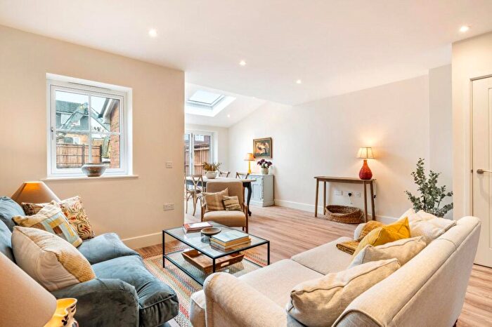 4 Bedroom Detached House For Sale In Twyford Rise, South Lane, Clanfield, Hampshire, PO8