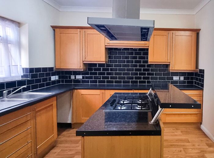 4 Bedroom Semi-Detached House To Rent In Grange Road, Ilford, IG1