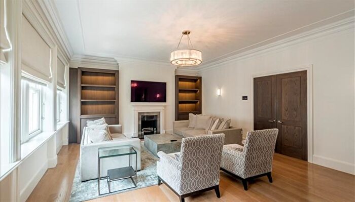 3 Bedroom Flat To Rent In Duke Street, London, W1K