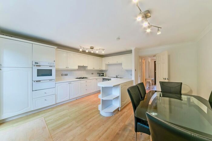 4 Bedroom Semi-Detached House To Rent In Rotterdam Drive, Docklands, London, E14