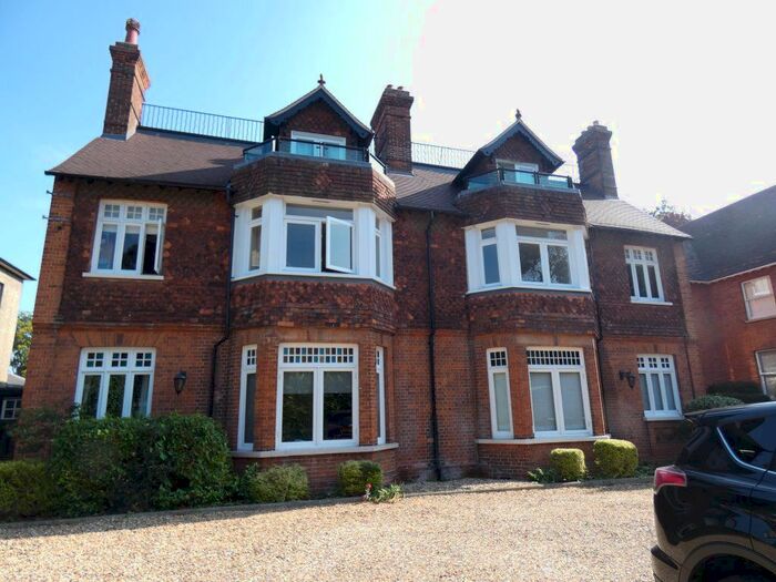 2 Bedroom Flat To Rent In Hills Road, Cambridge, CB2