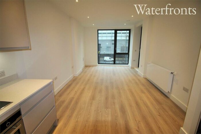 1 Bedroom Apartment To Rent In Valencia Close, London, E14