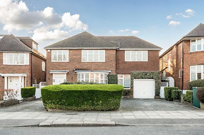 5 Bedroom Detached House For Sale In Southover, Woodside Park, N12