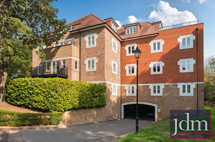 3 Bedroom Apartment To Rent In Newton Park Place, Chislehurst, Kent, BR7