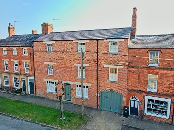 4 Bedroom Terraced House To Rent In New Street, OX15