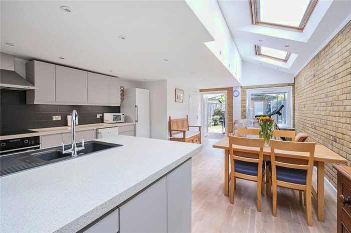 3 Bedroom Terraced House To Rent In Balaclava Road, London, SE1