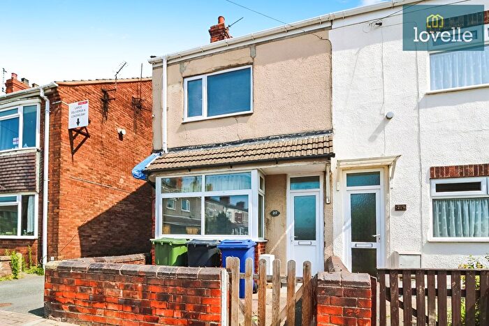 3 Bedroom Terraced House For Sale In Heneage Road, Grimsby, DN32