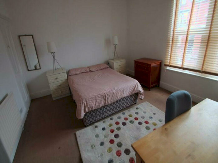 4 Bedroom House To Rent In Burchett Place, Leeds, LS6