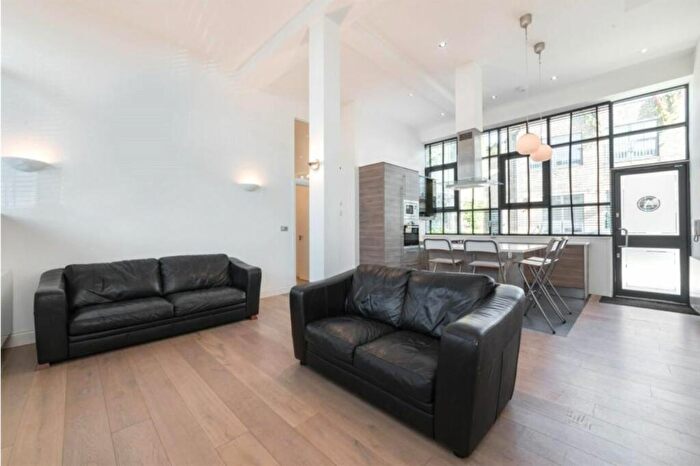 3 Bedroom Flat To Rent In Villiers Road Willesden, NW2