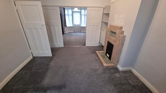 3 Bedroom End Of Terrace House To Rent In Abercorn Crescent, Harrow, HA2