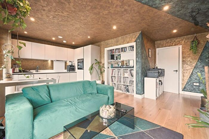 1 Bedroom Flat To Rent In Navigators Walk, Fish Island, E3