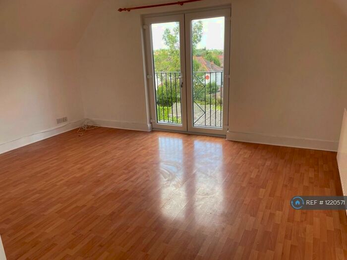 2 Bedroom Flat To Rent In Holly Court, London, SE6
