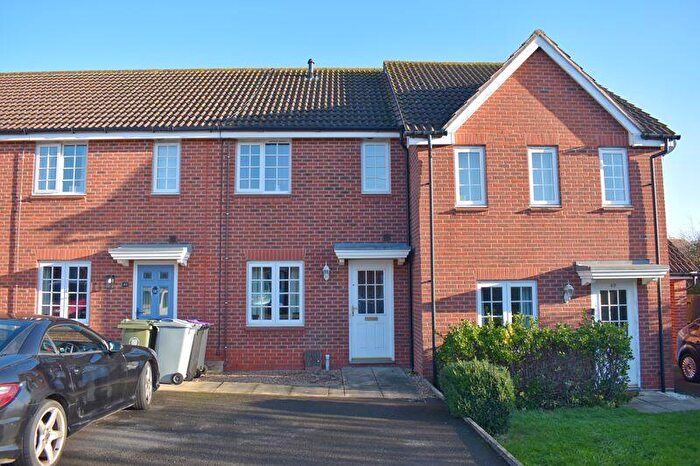 2 Bedroom Terraced House For Sale In Wickliffe Park, Claypole, NG23