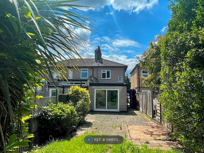 2 Bedroom End Of Terrace House To Rent In London Road, Romford, RM7