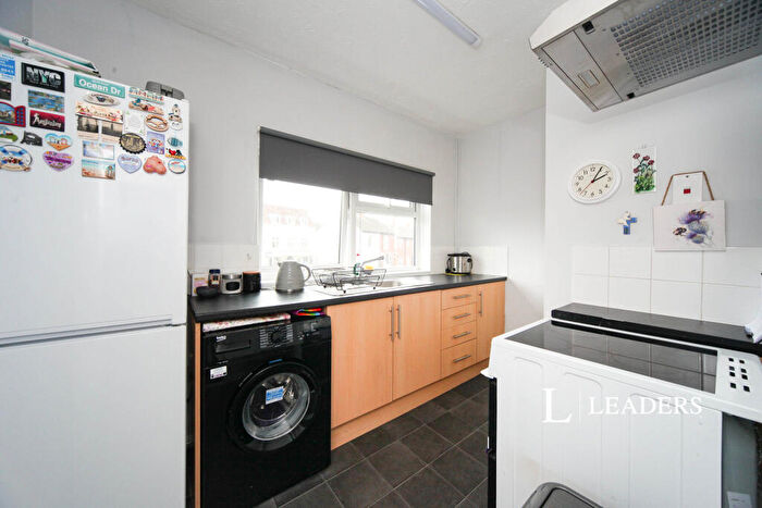 2 Bedroom Flat To Rent In North Street -, LU7