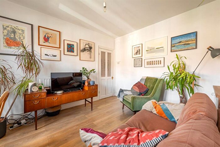 2 Bedroom Flat For Sale In Leucha Road, Walthamstow, E17