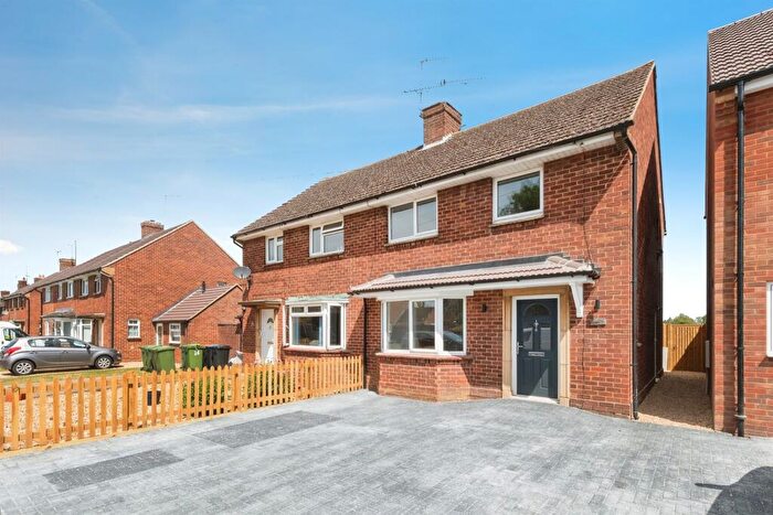 3 Bedroom Semi-Detached House For Sale In Queens Avenue, Newport Pagnell, MK16