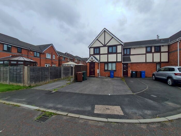 3 Bedroom Semi-Detached House To Rent In Lakeland Gardens, Chorley, PR7