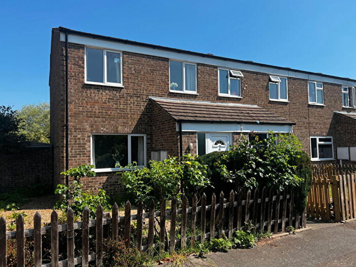 2 Bedroom End Of Terrace House For Sale In Queens Court Ride, Cobham, Surrey, KT11
