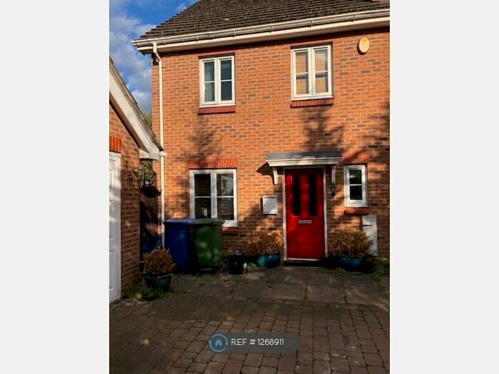 3 Bedroom Semi-Detached House To Rent In Woodland Walk, Aldershot, GU12