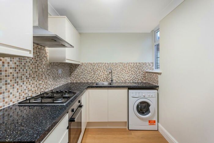 1 Bedroom Flat To Rent In High Street, Walthamstow, E17