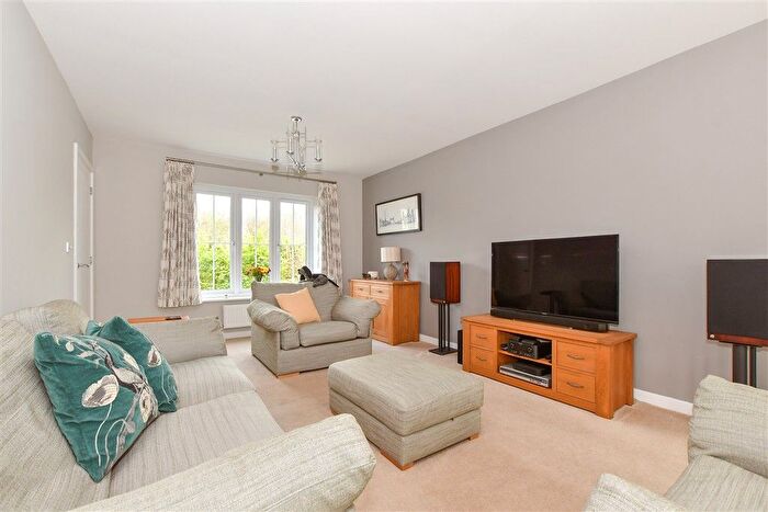 4 Bedroom Detached House For Sale In Hop Pocket Way, Headcorn, Kent, TN27