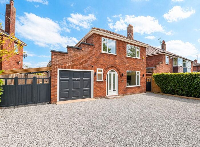 3 Bedroom Detached House For Sale In Plas Newton Lane, Chester, Cheshire, CH2