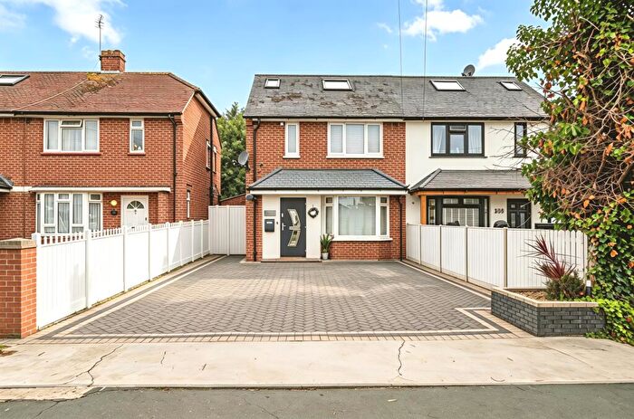 3 Bedroom Semi-Detached House For Sale In School Lane, Addlestone, Surrey, KT15