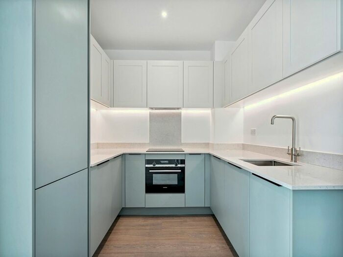 1 Bedroom Flat For Sale In The Courtyard, Royal Eden Docks, E16