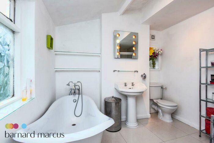 2 Bedroom Apartment To Rent In Osborne Road, Thornton Heath, CR7