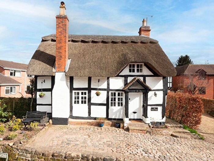 2 Bedroom Cottage For Sale In Warwick Road, Leek Wootton, CV35