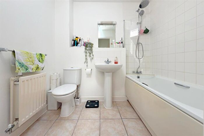 2 Bedroom Maisonette For Sale In Pearson Grove, Chelmsford, CM1