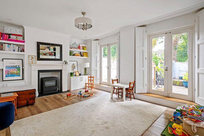 2 Bedroom Flat To Rent In Highbury New Park, London, N5