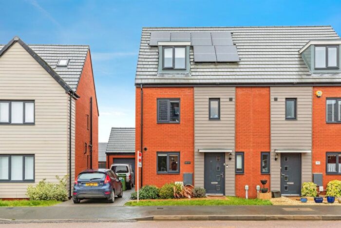 4 Bedroom Semi Detached House For Sale In Fitzhugh Rise, Wellingborough, NN8