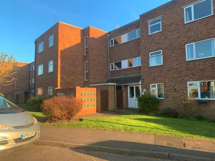 2 Bedroom Flat To Rent In River Park, Hemel Hempstead, HP1