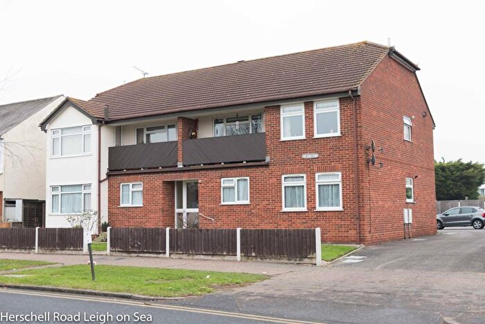 1 Bedroom Flat To Rent In Bedroom Ground Floor Flat In Leigh On Sea, SS9