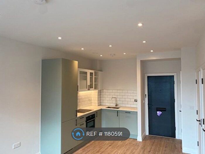 1 Bedroom Flat To Rent In Pembroke Broadway, Camberley, GU15
