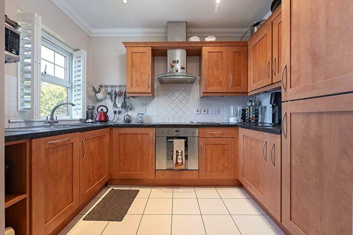 2 Bedroom Flat For Sale In Albion Road, Sutton, SM2