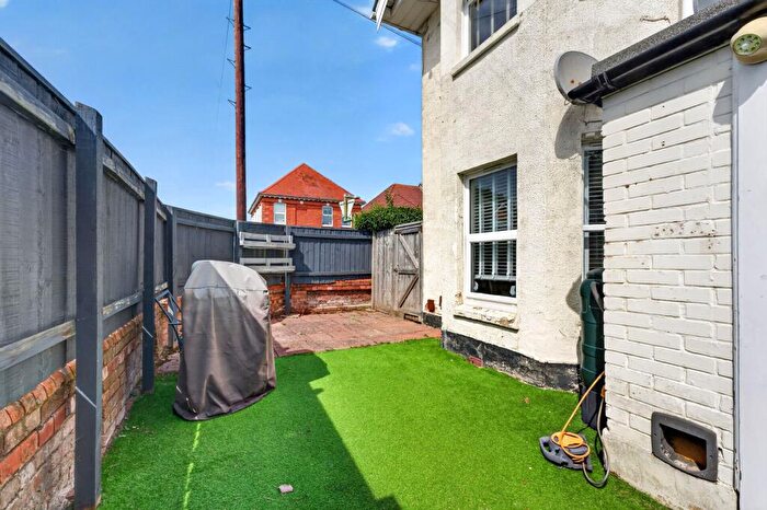 2 Bedroom Flat For Sale In Paisley Road, Bournemouth, BH6