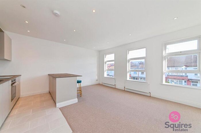 3 Bedroom Flat For Sale In Squires Lane, Finchley, London, N3