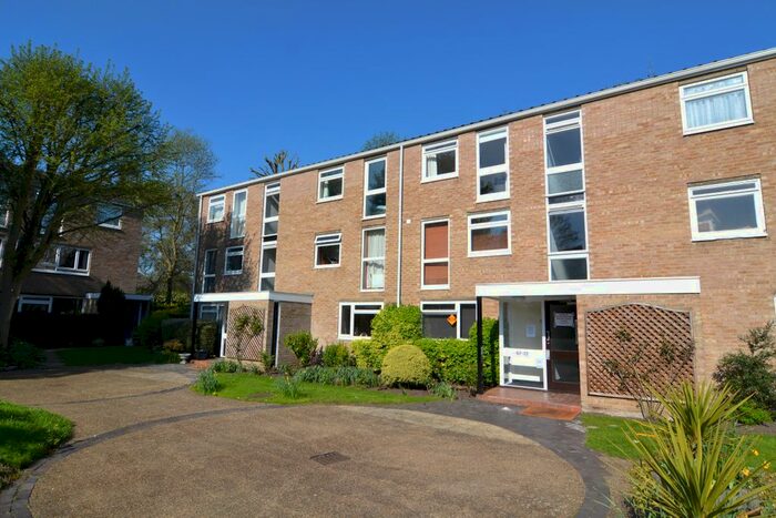 1 Bedroom Flat To Rent In Harrowdene Gardens, Teddington, Middlesex, TW11