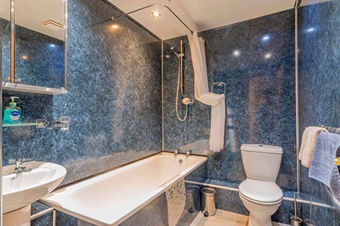 4 Bedroom Flat To Rent In L – East Claremont Street, Edinburgh, EH7